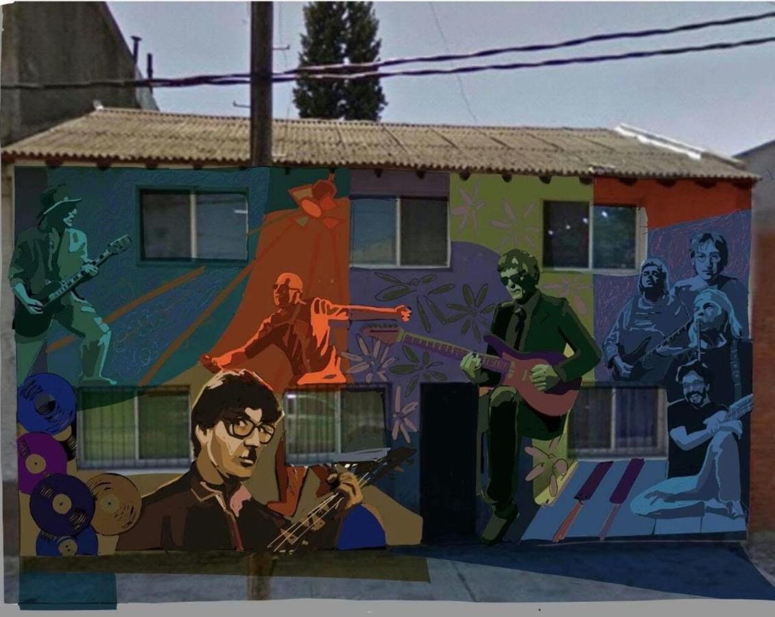 La Casa De Los Murales Авельянеда Экстерьер фото