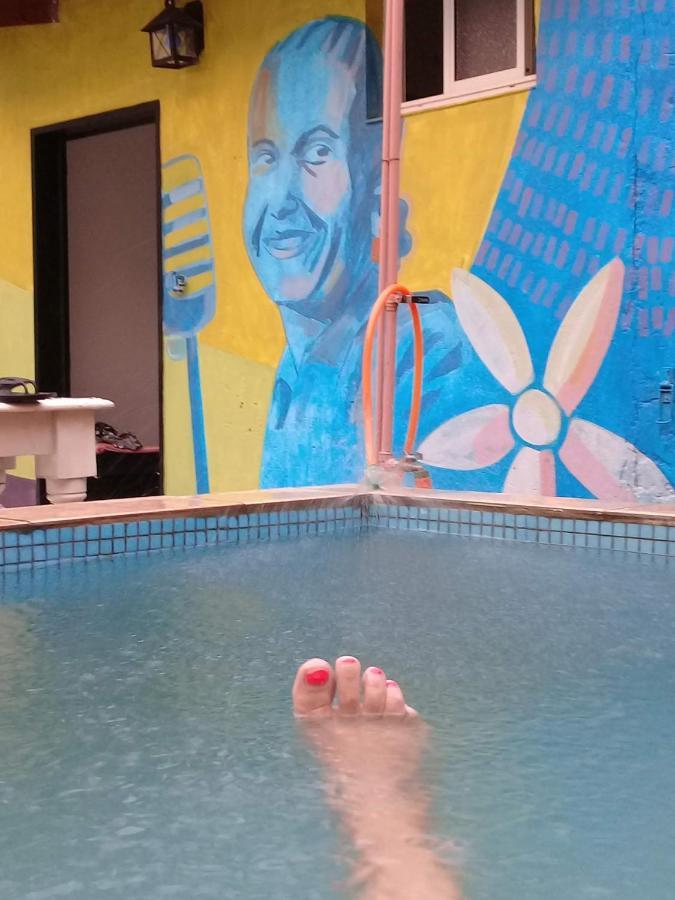 La Casa De Los Murales Авельянеда Экстерьер фото