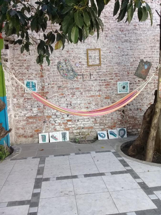 La Casa De Los Murales Авельянеда Экстерьер фото