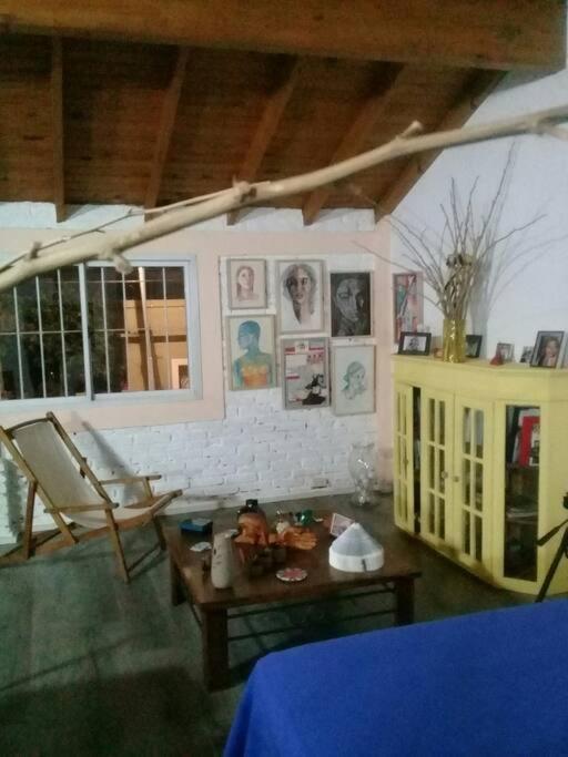 La Casa De Los Murales Авельянеда Экстерьер фото